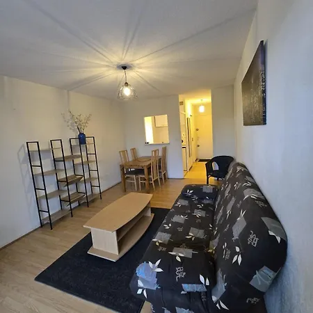 Grand Lumineux Avec Balcon Et Parking Prive Apartamento Nîmes